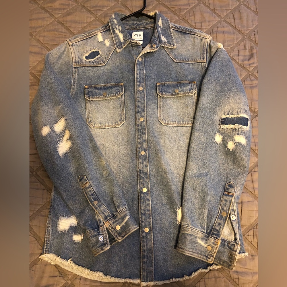 Zara long Sleeve Jean Jacket/Shirt (Men’s Medium)